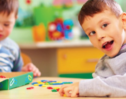 ΠΟΛΥΕΚΠΑΙΔΕΥΤΙΚΑ ΠΡΟΓΡΑΜΜΑΤΑ MULTI CULTI KID PLAY THERAPY